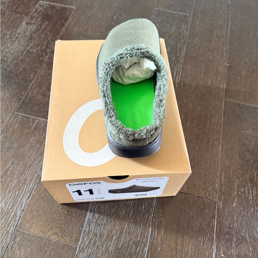 OOFOS Men's Slip-On Loafers in Gray and Green - Picture 3 of 7